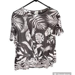 Tryst leaf print knotted top size medium